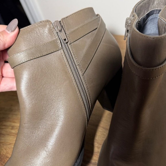 Vionic Elegant Taupe Ankle Boots, Women’s 10 - Picture 4 of 8